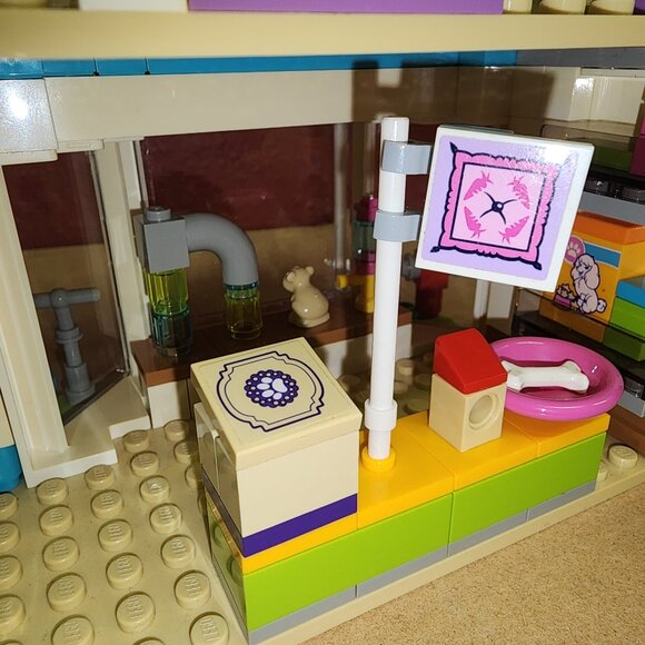 LEGO FRIENDS: Heartlake City Pet Center (41345) with Instruction Manual - Picture 4 of 12